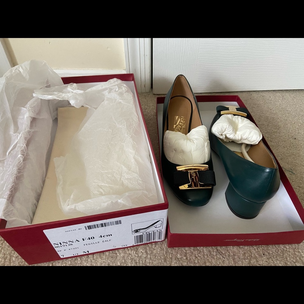 Brand NEW in box Salvatore Ferragamo Size 7.5 leather shoes